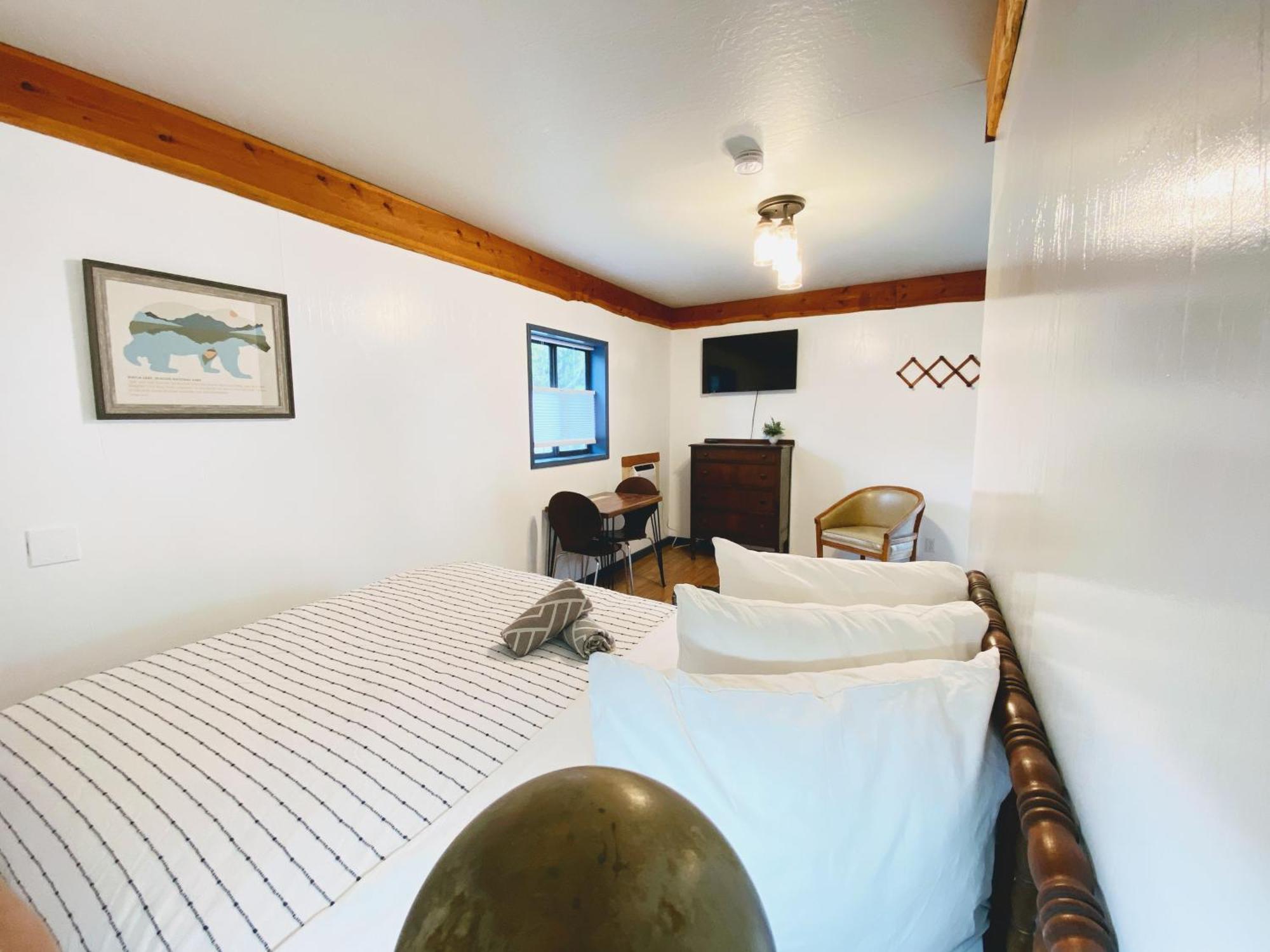Flathead Lake Resort Woods Bay Exterior foto